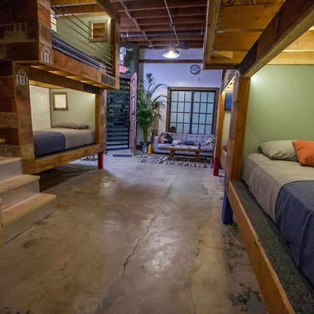 Podshare East Hollywood Hostel ลอสแอนเจลิส ภายนอก รูปภาพ