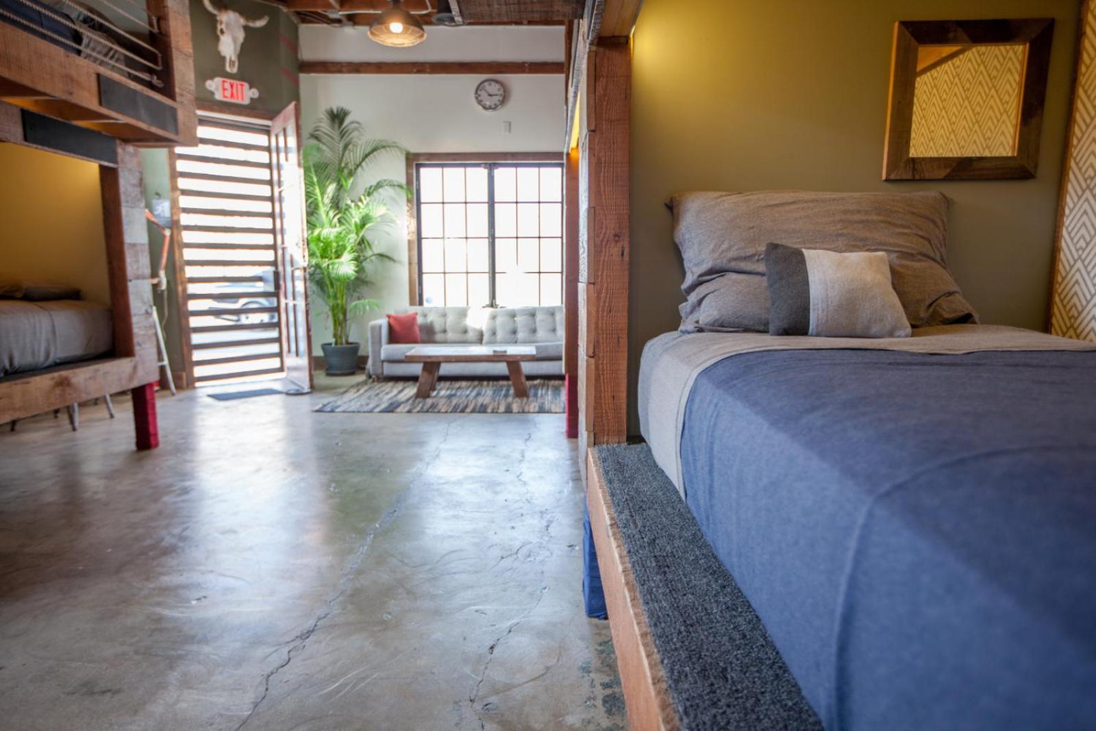 Podshare East Hollywood Hostel ลอสแอนเจลิส ภายนอก รูปภาพ