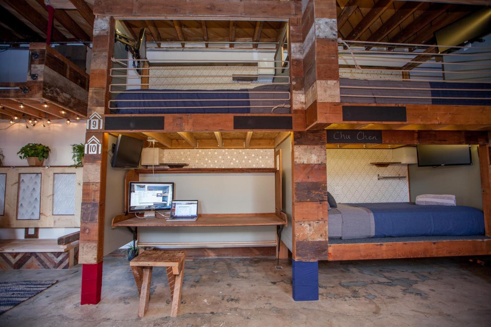 Podshare East Hollywood Hostel ลอสแอนเจลิส ภายนอก รูปภาพ