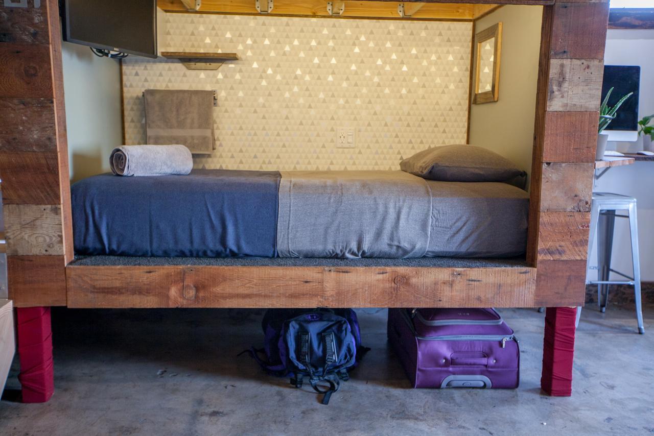 Podshare East Hollywood Hostel ลอสแอนเจลิส ภายนอก รูปภาพ